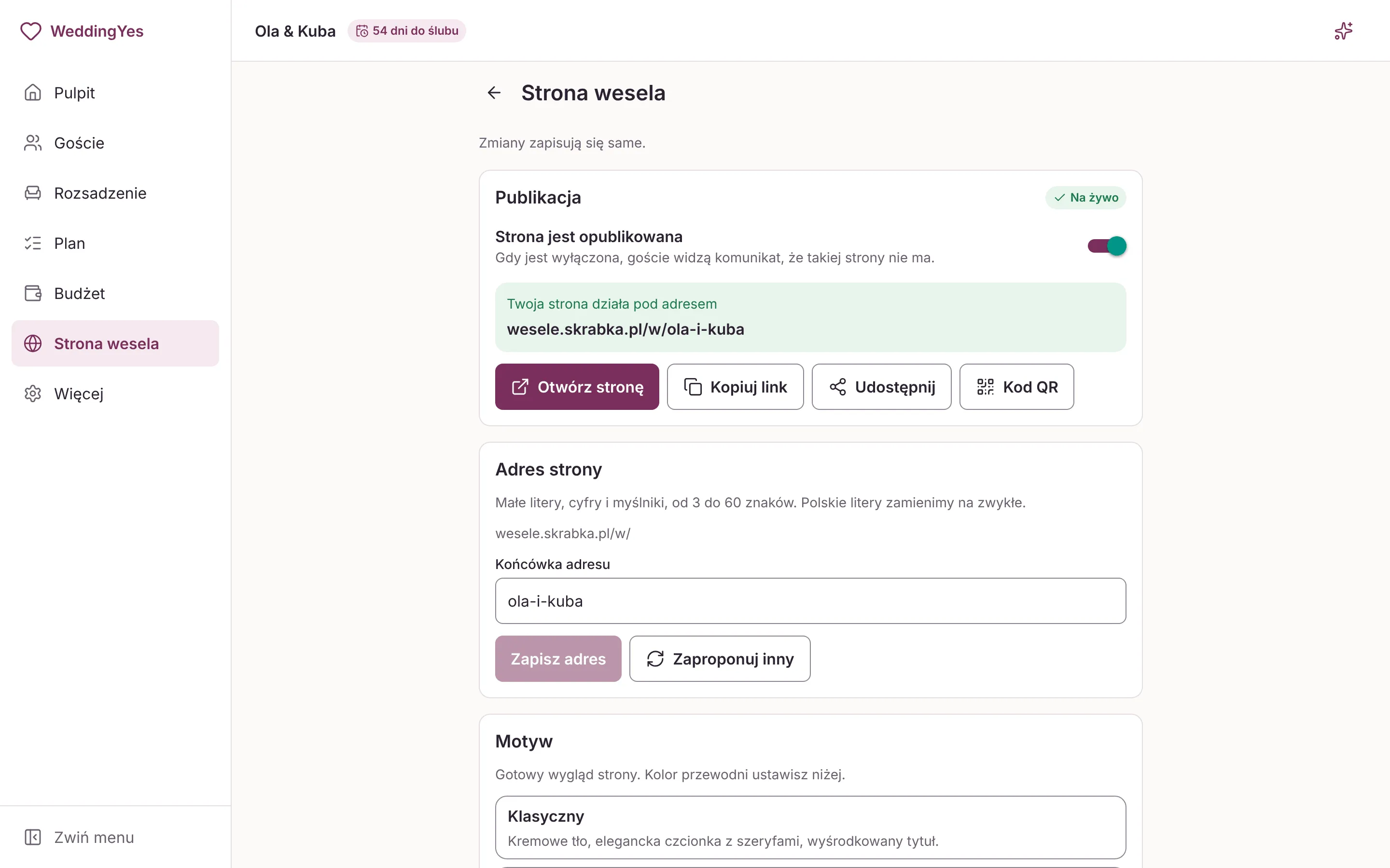 Edytor strony wesela: strona opublikowana pod adresem wedding.skrabka.pl/w/ola-i-kuba, przyciski do otwarcia, skopiowania linku, udostępnienia i kodu QR, niżej adres i motyw.